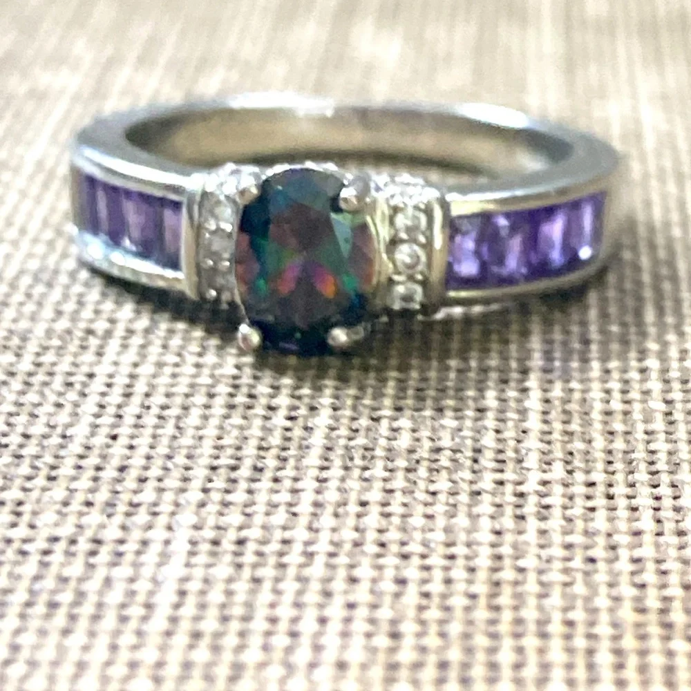 Gorgeous 925 Sterling Mystic, Topaz purple rainbow stones size 8 ring - Picture 1 of 5